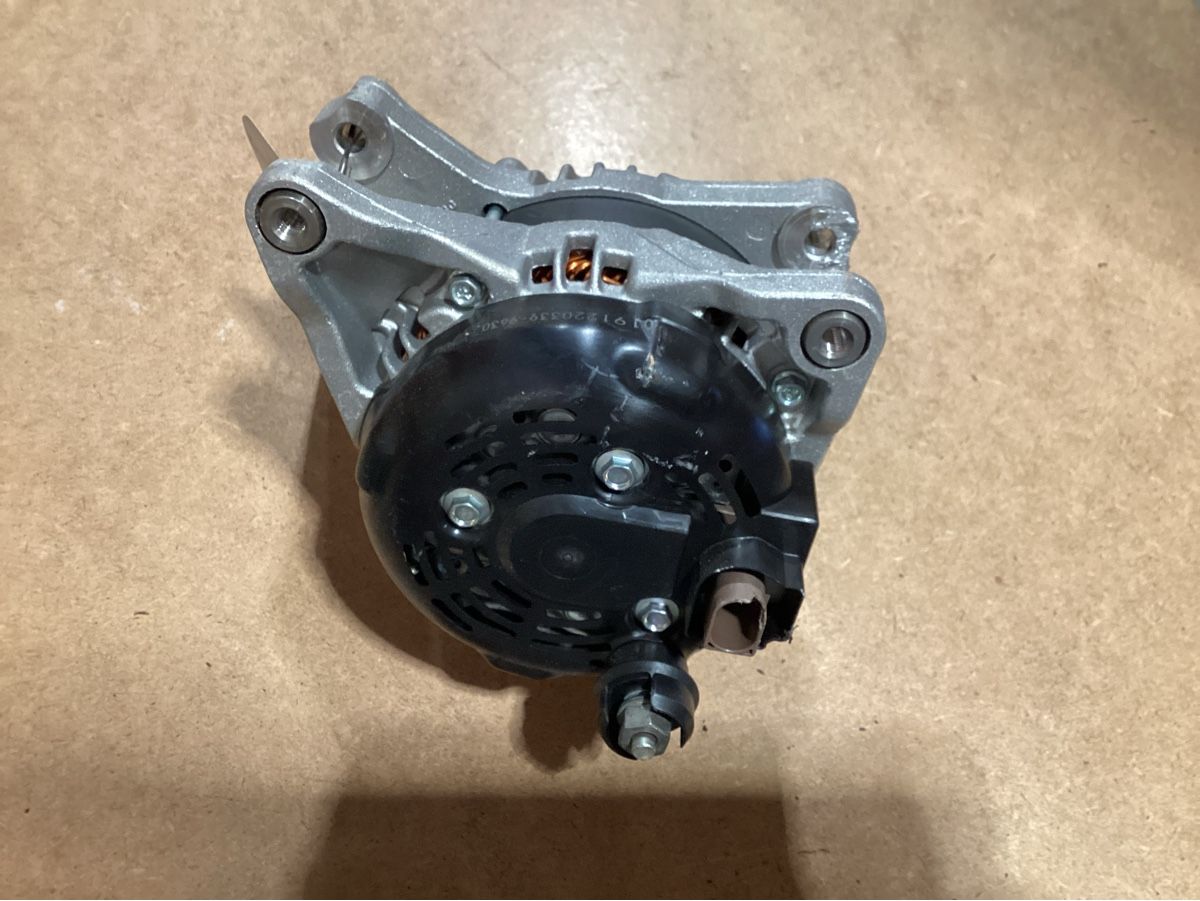 Ford Tutti pezzi di ricambio auto: Alternator zu Ford Focus 1.0 SCTI – Usato da Reichenburg venduto da T864RX 3