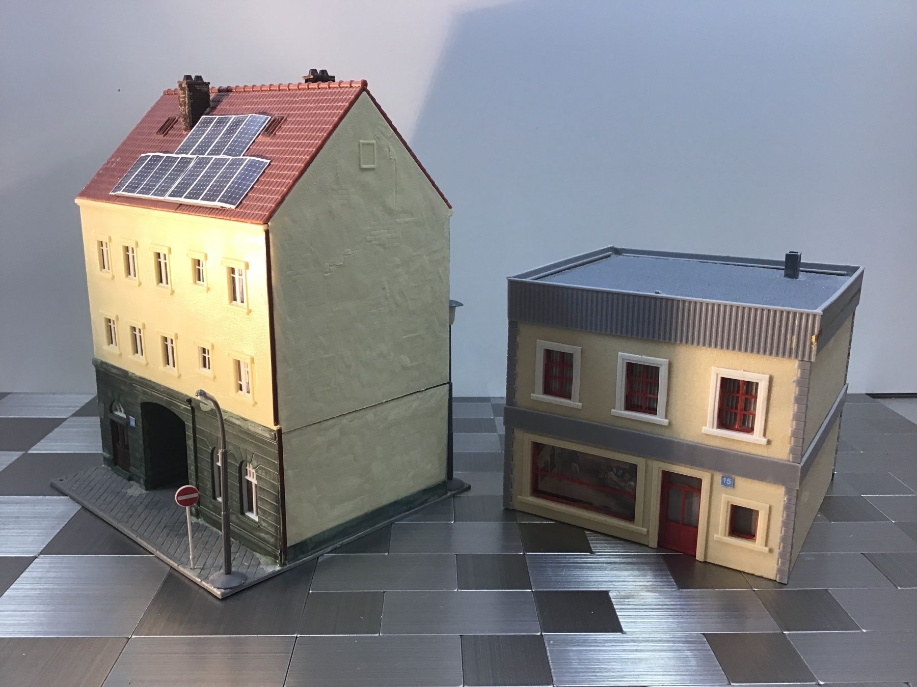 Modellini di ferrovie: MODELLEISENBAHN GEBÄUDE, HÄUSER – Usato da Männedorf venduto da Spezial-Modelle 2