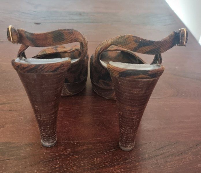 Stuart Weitzman Scarpe da donna: STUART WEITZMAN High Heels Plateau Gr 8 / 38.5 – Usato da Basel venduto da Mamaree 5