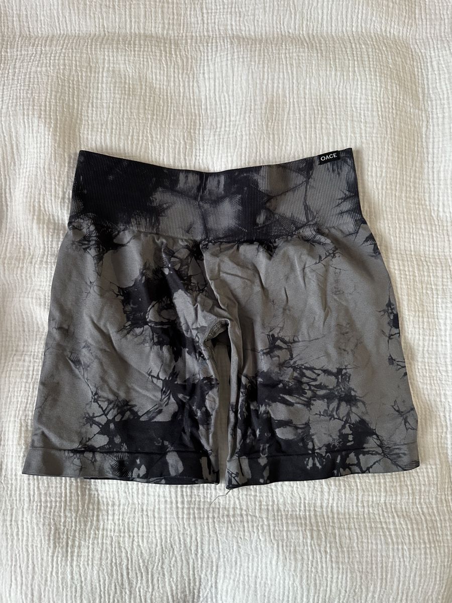Oace Leggings: Oace Shorts – Usato da Zürich venduto da jennixrk