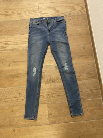 Find. Jeans, Gr. 34/34, modische Waschung mit Rissen, Top!