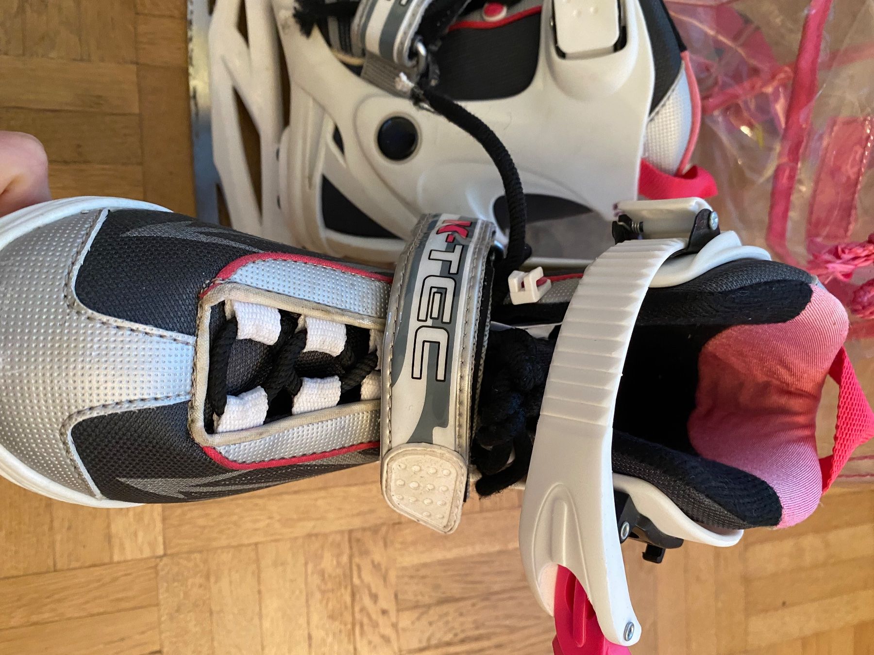 Pattini da ghiaccio: Schlittschuhe Verstellbare , Gr. 29-32 – Usato da La Tour-de-Peilz venduto da leu_hnf6 1