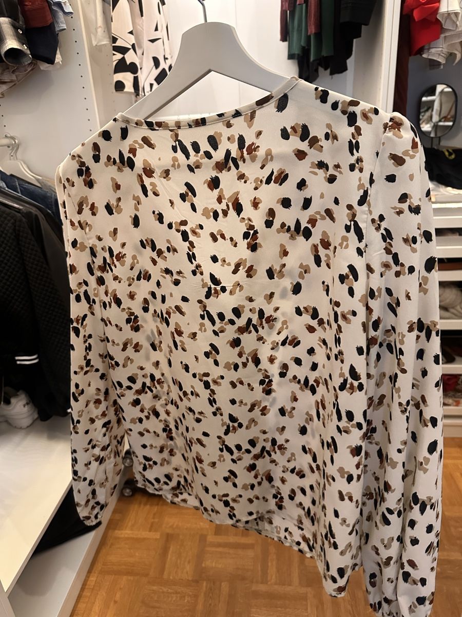 Shein Camicette: Shein Damenbluse mit Muster - Grösse L – Usato da Dierikon venduto da anfuchs 1