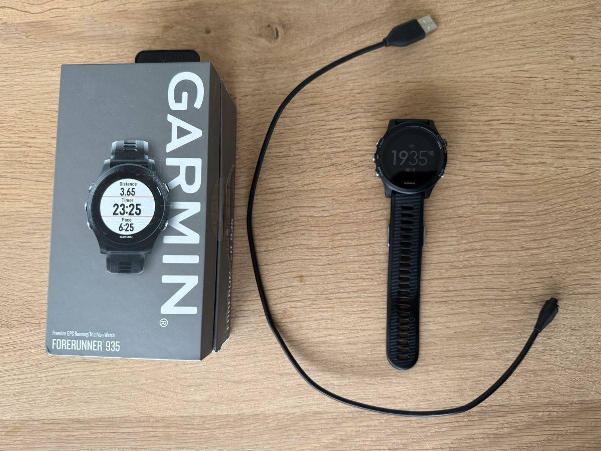 Garmin Smartwatch: Garmin Forerunner 935 GPS Uhr Originalverpackung/Ladekabel – Usato da Klingnau venduto da bap41