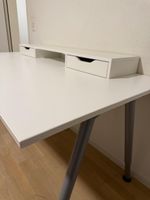 Grosser, weisser Schreibtisch mit Aufsatz zu verkaufen