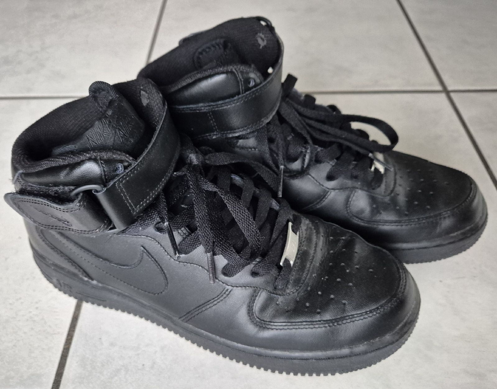 Nike Scarpe da uomo: Schwarze Nike Air Force 1 Sneaker, Gr. 40.5 – Nuovo (secondo la descrizione) da Belp venduto da nibeas 3