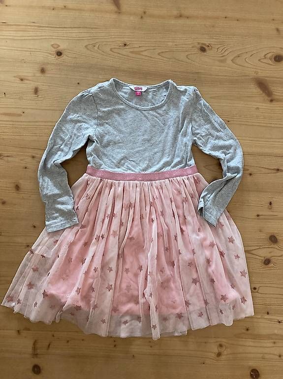 Robes et jupes: Kleid mit Sternen Gr.128 – D'occasion à Brunnadern par Bumlebee