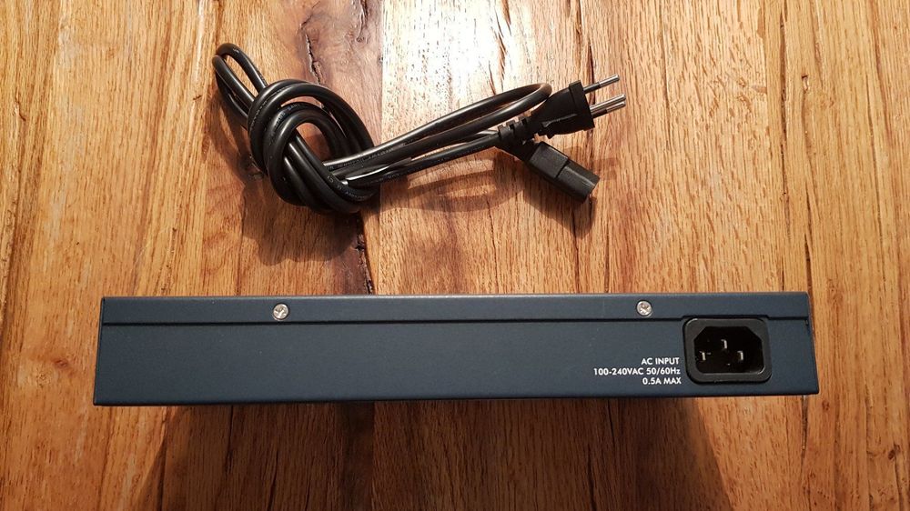 8 Port Gigabit Switch Zyxel ES-2108-G | Kaufen auf Ricardo