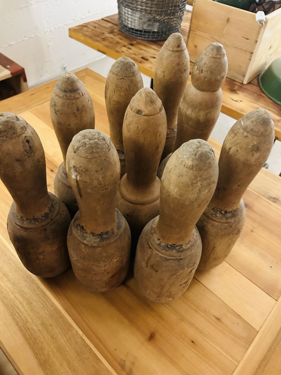 Tutte le decorazioni: Antique Holz Kegel 9 Stk. – Usato da Zürich venduto da KuduKing 1