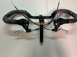 Lenker mit Vorbau und Shimano Schalt/Bremshebeln