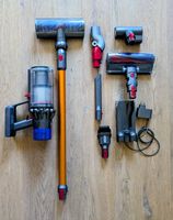 Staubsauger Dyson Cyclone V10 mit Zubehör