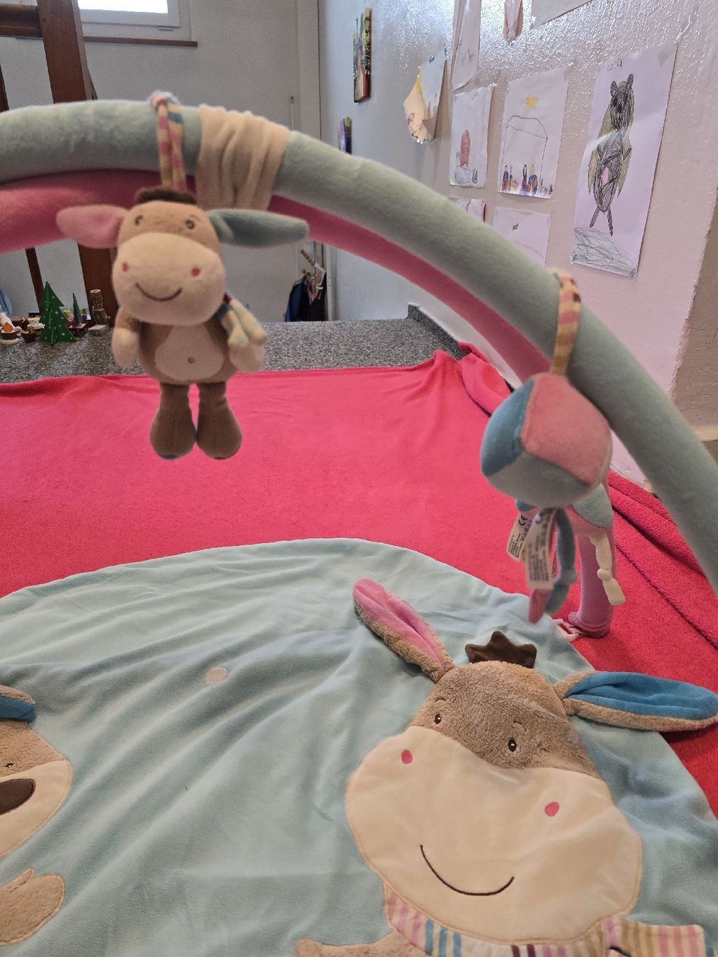 Tappeto da gioco: Babyspielbogen mit Figuren,Geräusche,Glocken  – Usato da Seon venduto da brusselbaer 2