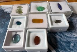 Lot Edelsteine Chrysopras, Lapizlazuli, Prehinit, Carneol