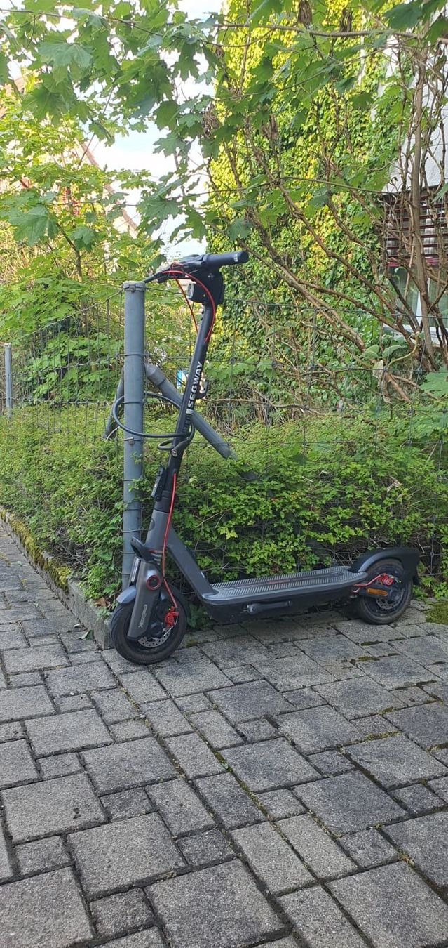 Segway Kickboard: Ninebot Segway F3 Pro D E Scooter – Gebraucht aus Fällanden von akifbbas