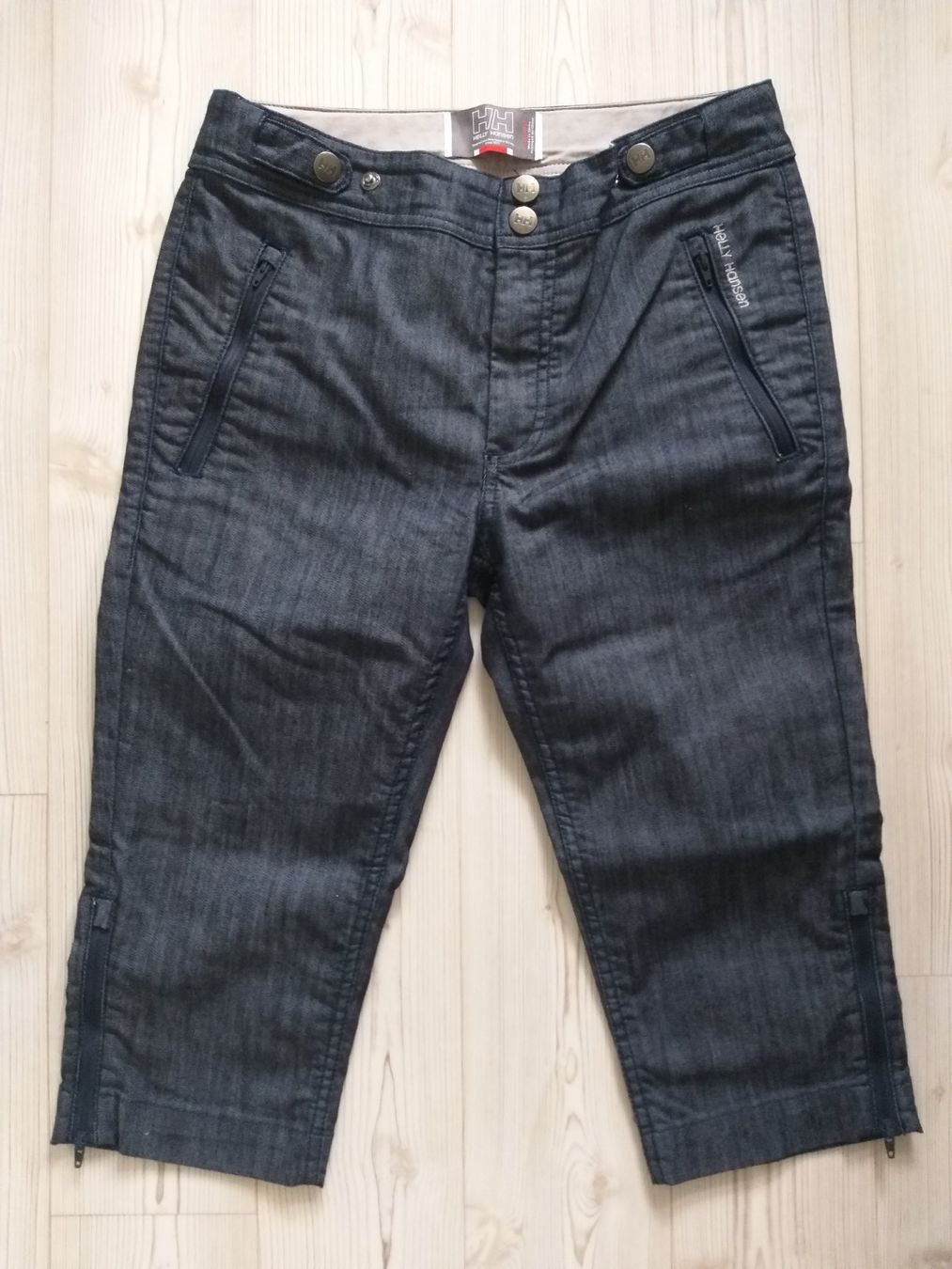 Jeans: HELLY HANSEN Jeans 7/8 taille / Grosse S – Neuf (Voir description) à Cossonay-ville par Super-Price-Quality