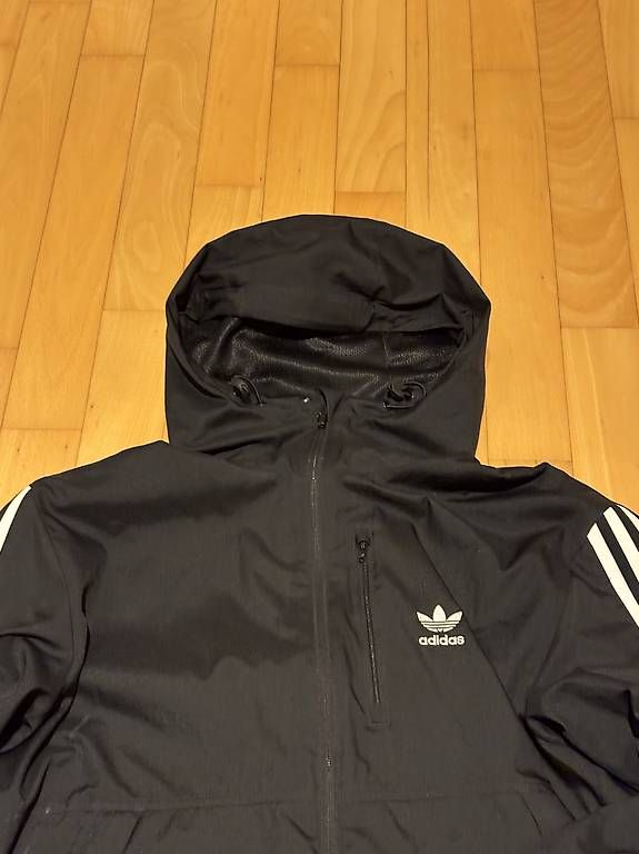 Giacche: Schwarze Adidas Jacke M – Usato da Pfyn venduto da joe_6hkp 1