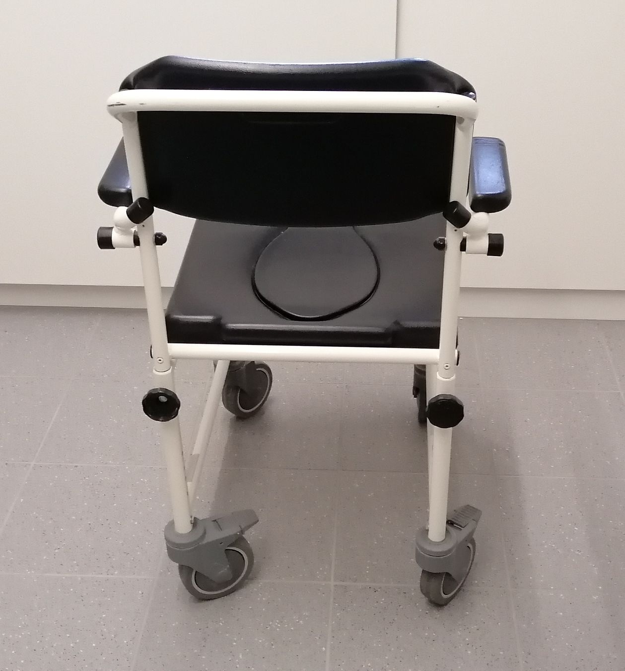 Stühle: Hygienestuhl Dusch-oder Nachtstuhl – Gebraucht aus Schwarzenegg von musi09 1