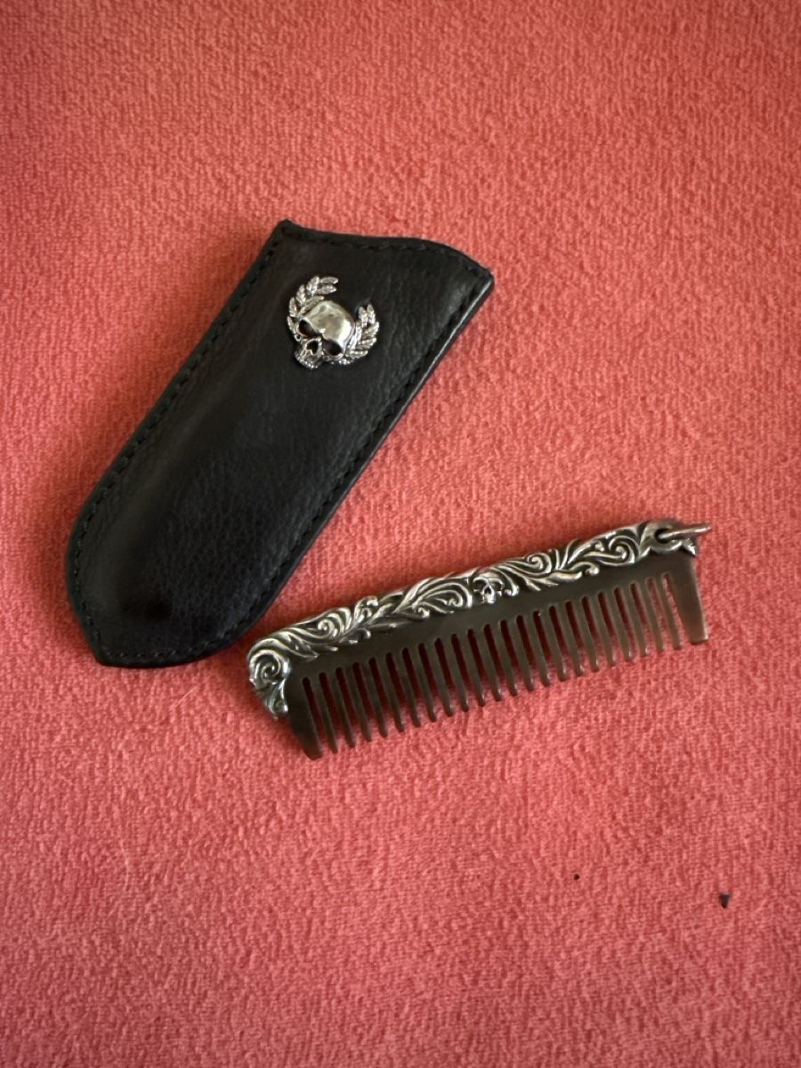 Autres soins des cheveux: Peigne à barbe  – D'occasion à Neyruz FR par dom1964