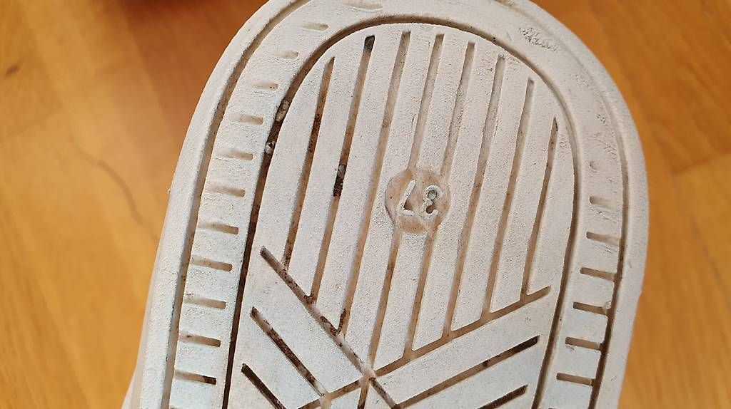 Scarpe da donna: Weisse Turnschuhe Grösse 37 – Usato da Niederwangen b. Bern venduto da thurncaro 2