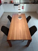 Massiver Nussbaumtisch