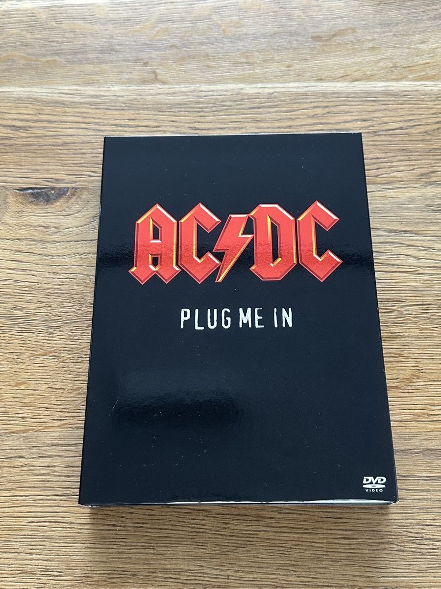 Tutti i DVDs: DVD / AC/DC - PLUG ME IN – Usato da Luzern venduto da roennimoos