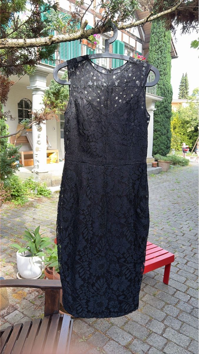 Vestiti: Dolce&gabbana Elegante abito in pizzo e seta nera – Usato da Adliswil venduto da Rampella
