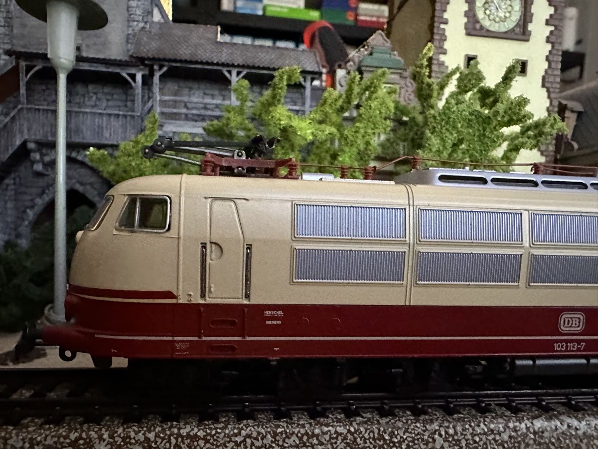 Märklin Modellini di ferrovie: Märklin 3357 DB BR 103 digital – Usato da Lupsingen venduto da New-Haven 1