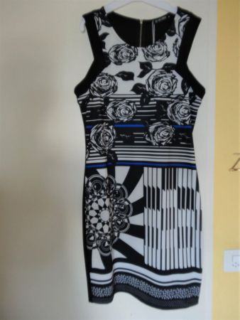 Etui Kleid Gr M Fabrikneu