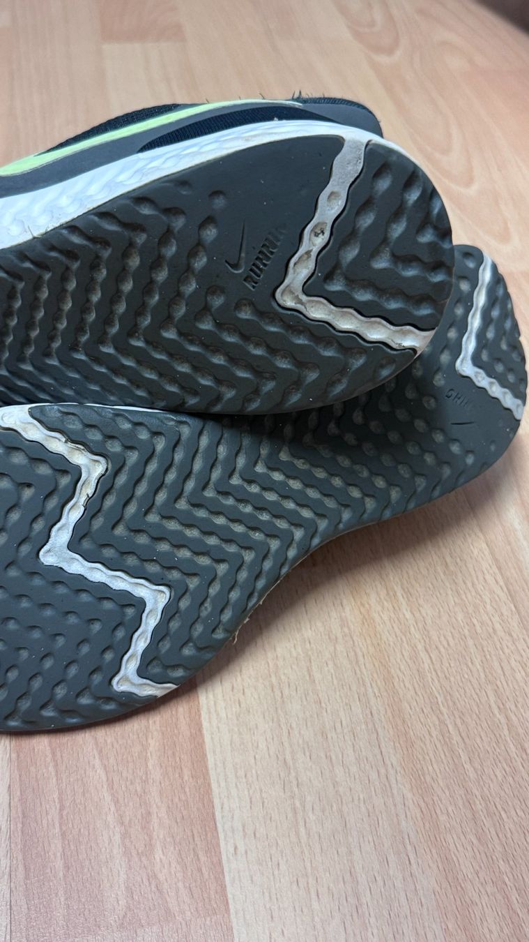 Nike Scarpe da uomo: Nike Revolution Laufschuhe Gr41.5 stark gebrauchte – Usato da Ostermundigen venduto da Vangiolillo 3