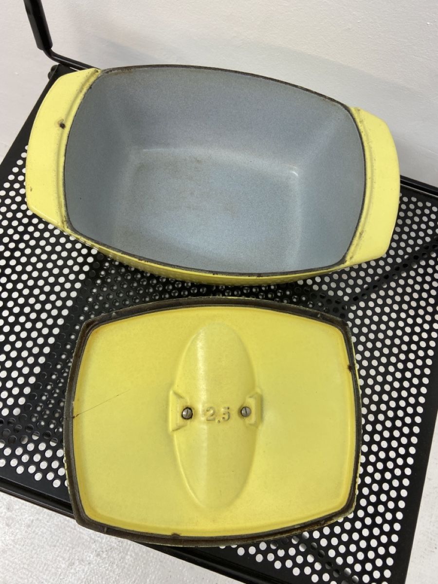 Le Creuset Pentole: Cocotte Le Creuset Raymond Loewy référence 2.5 – Usato da Lausanne venduto da Plein-de-styles 2