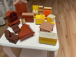 Mobiliers maison de poupées