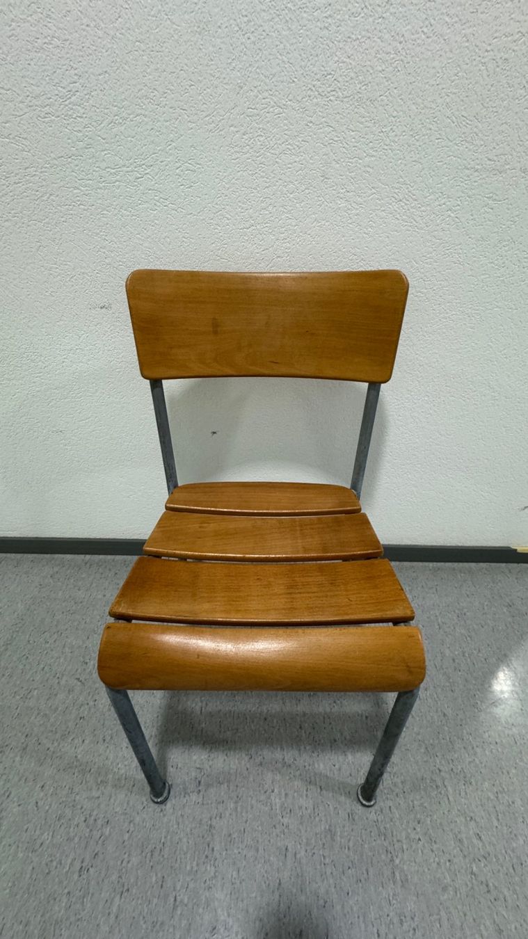 Stella Sedie: Klassischer Schweizer Stapelstuhl von Stella – Usato da Rheinfelden venduto da Enzo1953 3