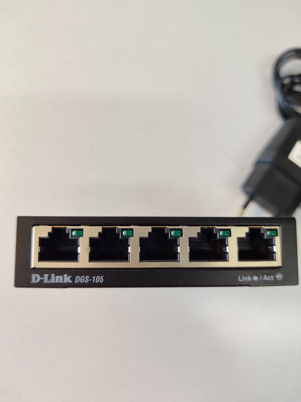 Hub & Switch: Switch D-Link DGS-105 – Usato da Bern venduto da Swt0 3