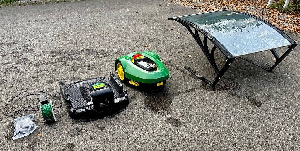 Rasenmäher: Mähroboter mit Garage – Gebraucht aus Wattenwil von retoba 1