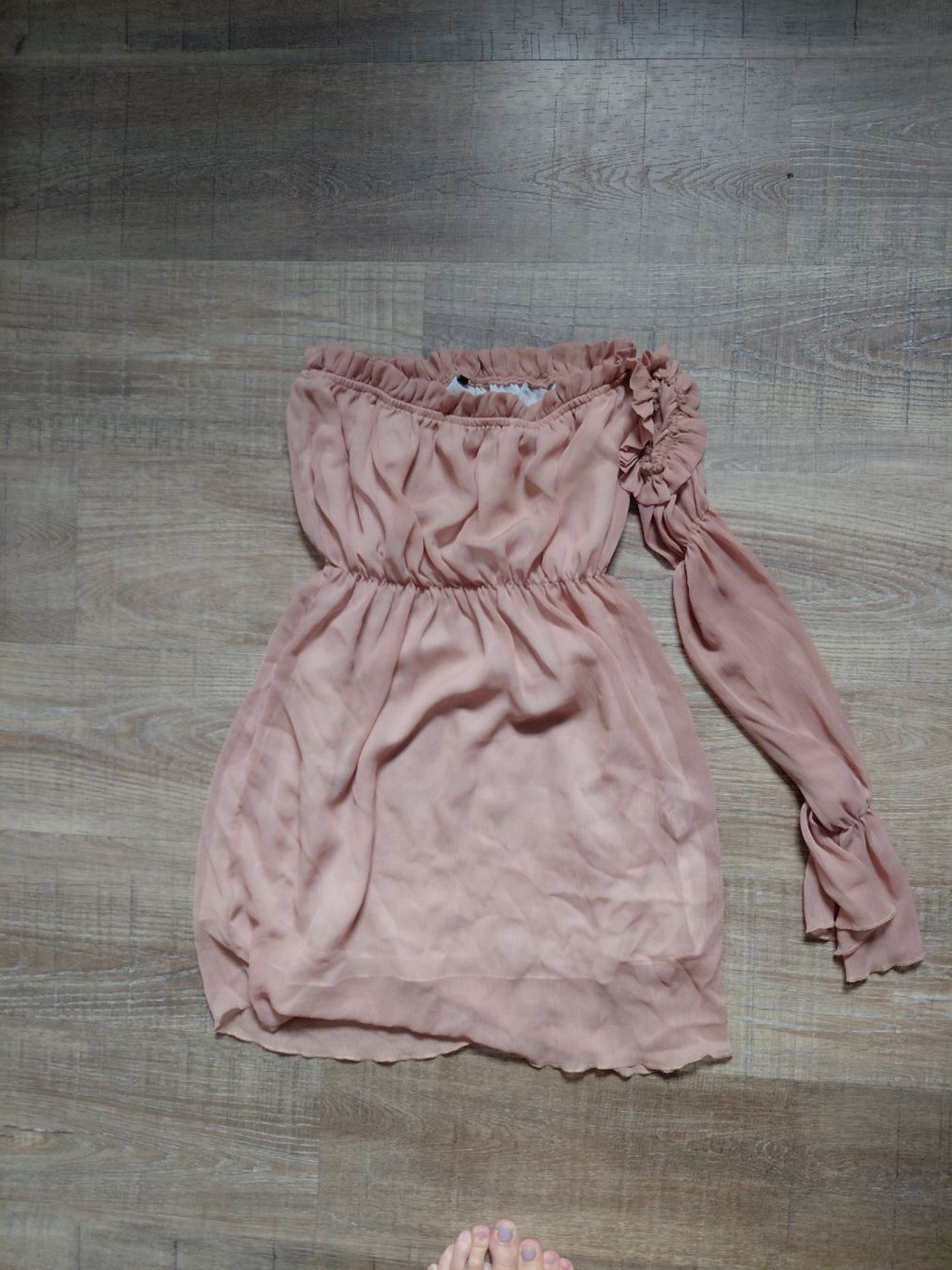 Vestiti: Kleid rosa Einarmig Grösse S guter Zustand – Nuovo (secondo la descrizione) da Balsthal venduto da Leila_Luna
