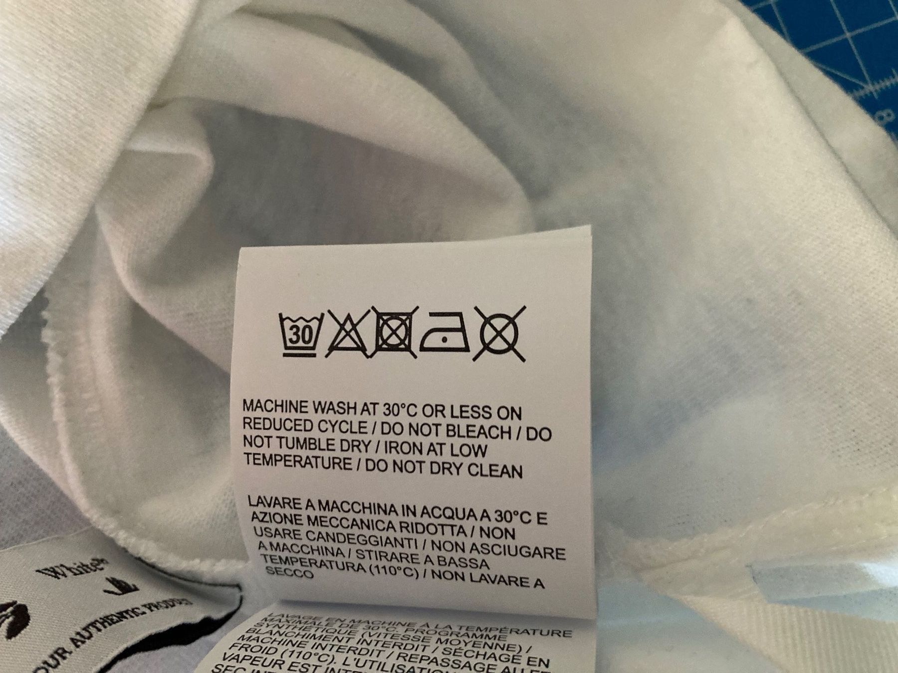 Off-White T-shirt: Off-White · Sprayed Caravaggio · White · L – Usato da Monthey venduto da la_hora_cero 8