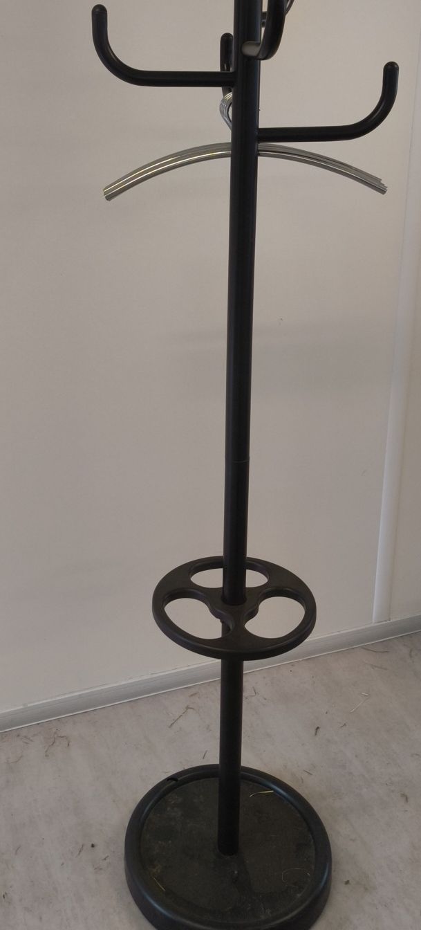 Garderobe: Garderobenständer schwarz ab 1Fr – Neu (gemäss Beschreibung) aus Kaltbrunn von leo.vogel