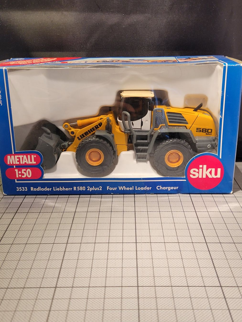 Liebherr Kit di modellismo & Modellini statici: Siku 1:50 Liebherr R580 2plus2 Four Wheel Loader - Radlader – Nuovo e nell'imballaggio originale da Chézard-St-Martin venduto da AlPat-Collections
