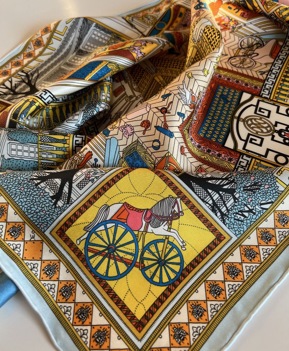 Foulards, Tücher & Schals: NEW 65cm Silk Twill Scarf Luxurious Pattern Carriage & Bugs – Neu und originalverpackt aus Baar von virginiablossoms 7