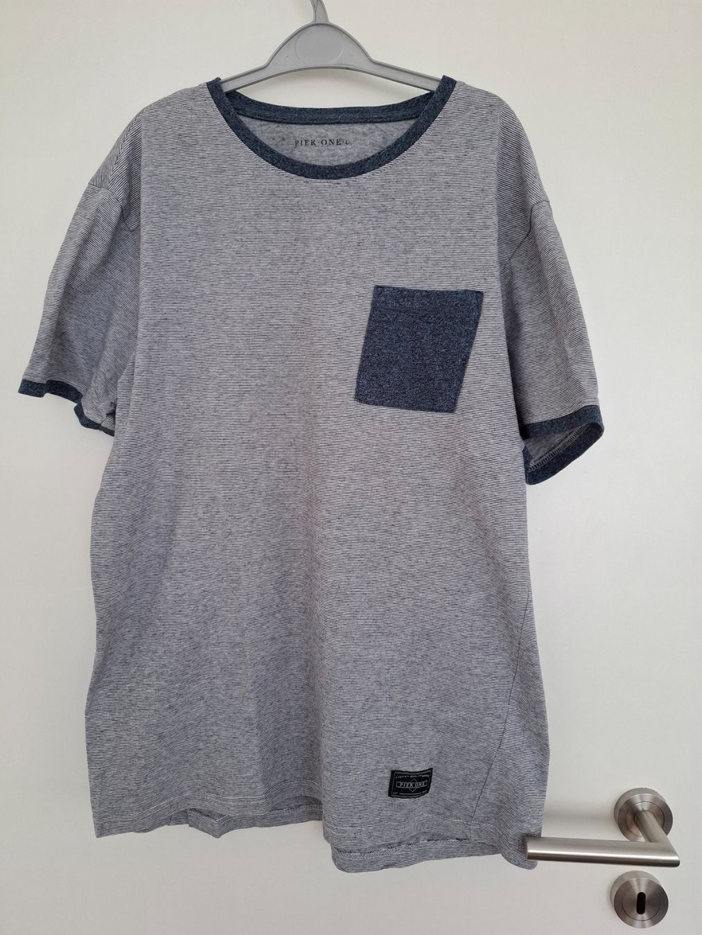 T-Shirts: Pier One T-Shirt Gr. L – Gebraucht aus Mels von Aloha86