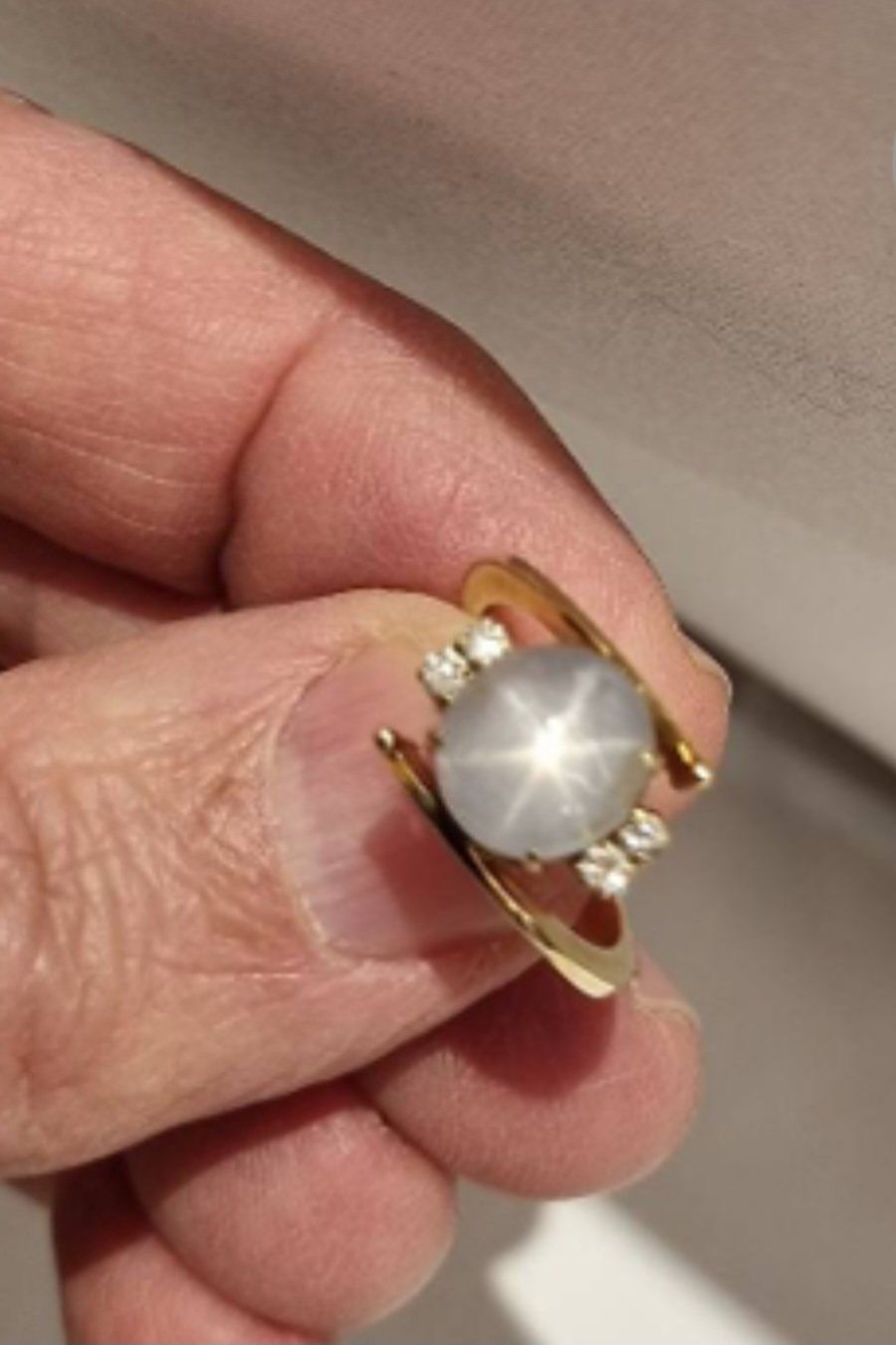 Anelli: Goldring mit Sternsaphir aus Ceylan – Nuovo (secondo la descrizione) da KLOTEN venduto da Luxurious-Shop