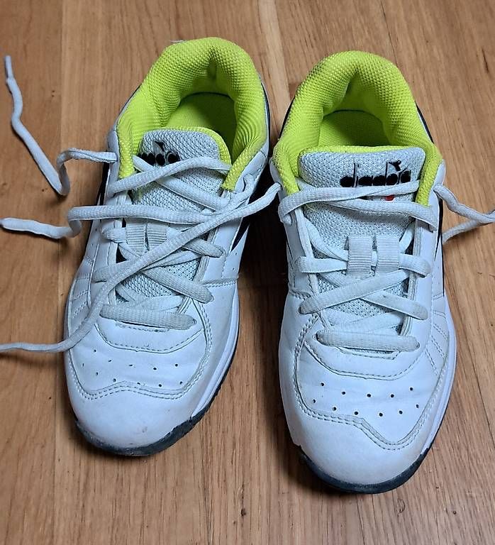 Diadora Scarpe per ragazzi: Tennisschuhe Kinder Grösse 31.5 – Usato da Zuerich venduto da Wurstfach