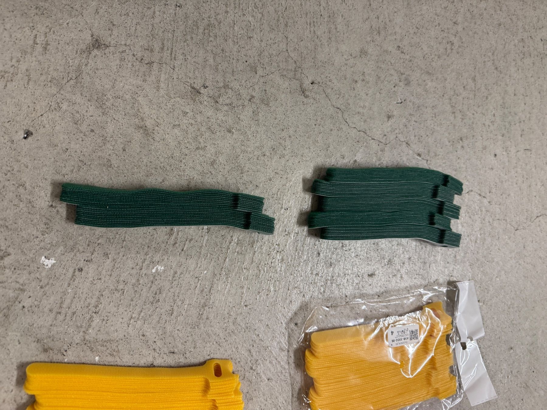 Cavi: 920x Kabelklett 150mm lang / diverse Farben – Nuovo e nell'imballaggio originale da Oberuzwil venduto da MusicMinimax 2