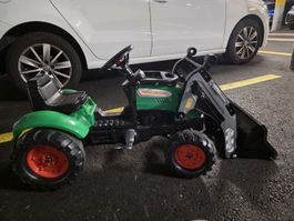 Falk Farm Lander Trettraktor mit Ladeschaufel genutzt