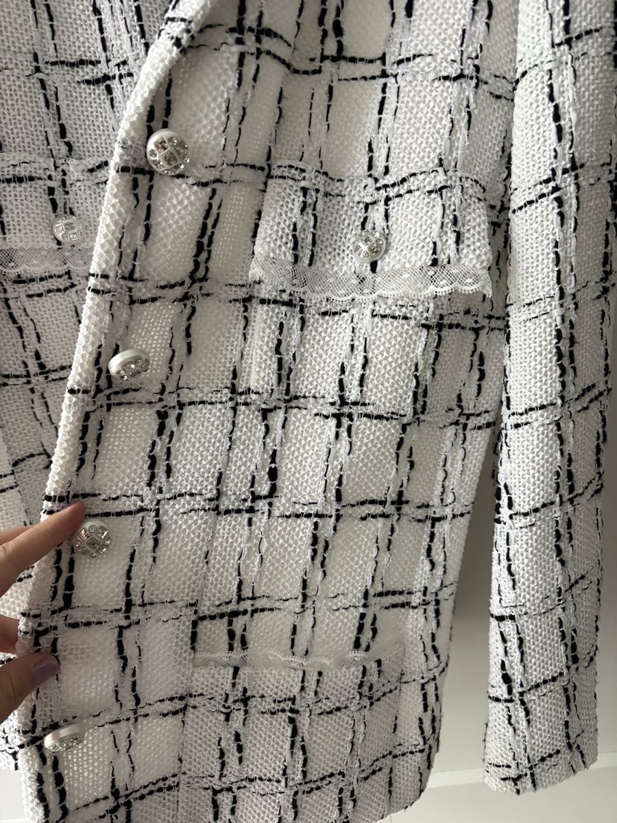 Chanel Giacche: Chanel Tweed Jacket White Black – Usato da Nyon venduto da Avido_Dollars 4