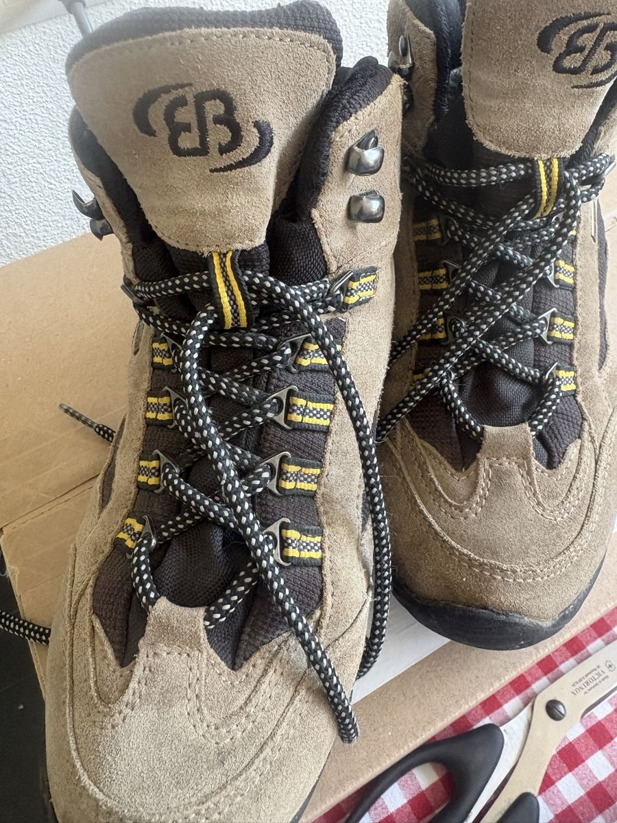 Chaussures hommes: Wanderschuhe 🥾, NP 149 CHF  – D'occasion à Obbürgen par bugi6868