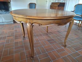 Table ronde style "Louis XV"