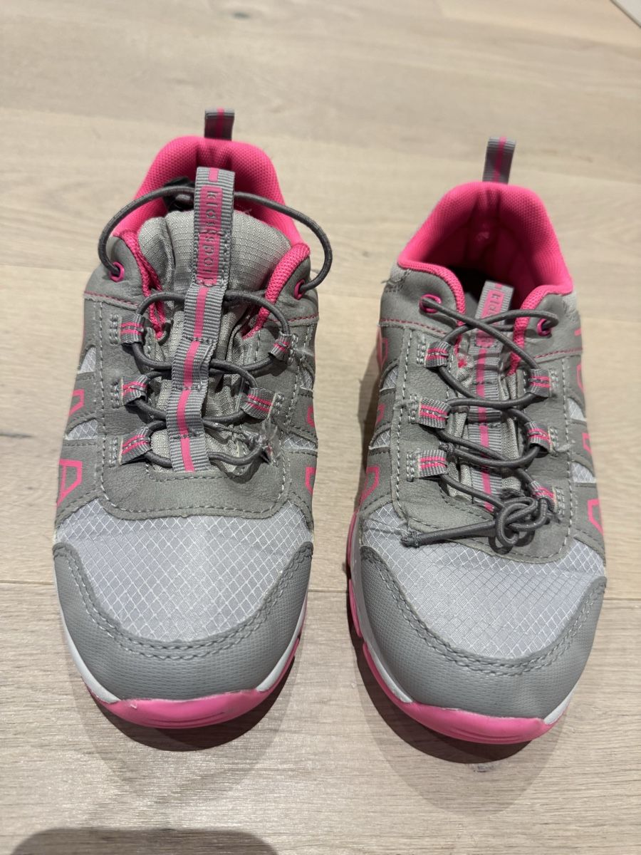 Scarpe per ragazze: Hallenschuhe 35 – Nuovo (secondo la descrizione) da Wallisellen venduto da Nataschab0