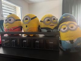 4 Minions Plüschfiguren mit Klettverschluss – Set