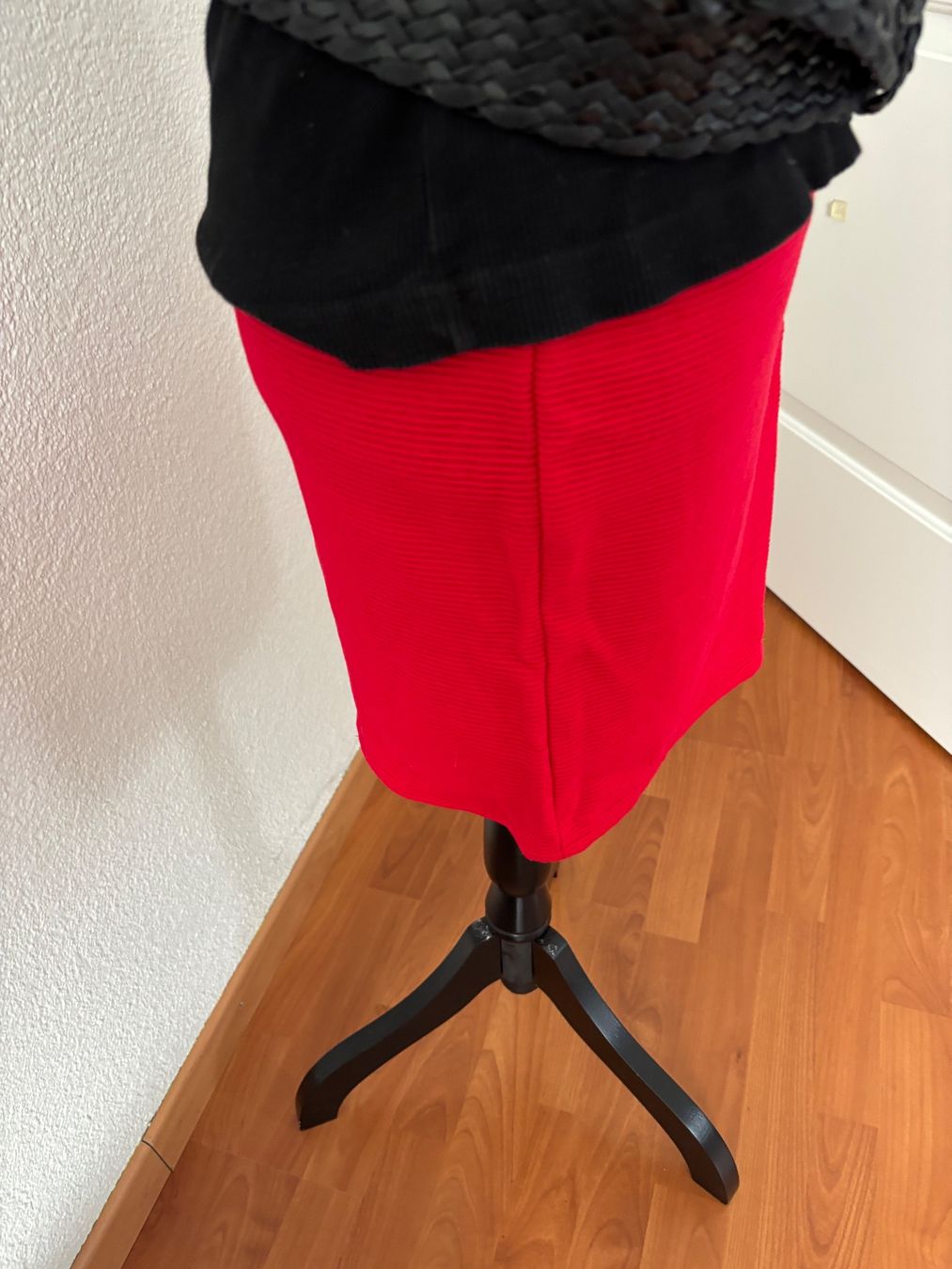 Gonne: Roter Mini Jupe – Usato da Balsthal venduto da Uroby 1